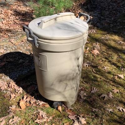 Five Outdoor Rubbermaid Roughneck Trash Cans & More (BP-HS)
