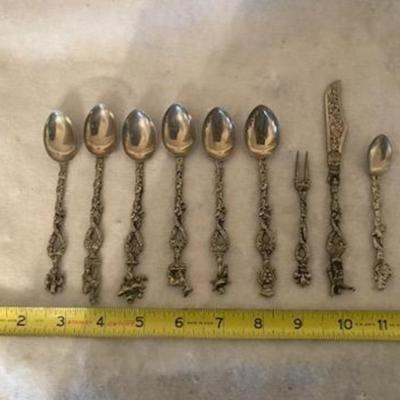 LOT 89 LOT OF VINTAGE DECORATED SILVER WARE