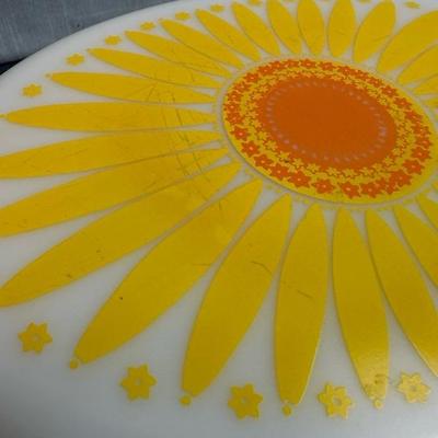 Lot 134 Vintage 2  1/2 Qt Yellow Pyrex Sunflower Daisy Casserole 045 With Lid