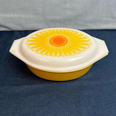 Lot 134 Vintage 2  1/2 Qt Yellow Pyrex Sunflower Daisy Casserole 045 With Lid