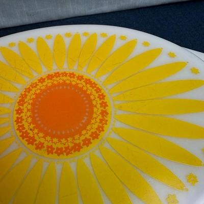 Lot 134 Vintage 2  1/2 Qt Yellow Pyrex Sunflower Daisy Casserole 045 With Lid