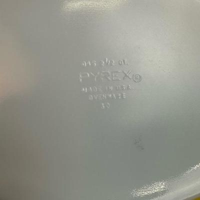 Lot 134 Vintage 2  1/2 Qt Yellow Pyrex Sunflower Daisy Casserole 045 With Lid