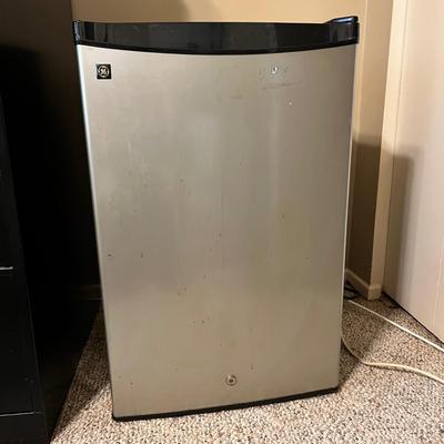 GE Compact Refrigerator 4.3 Cu. Ft.