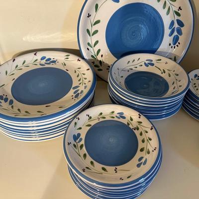 Studio Nova (41) Piece Set