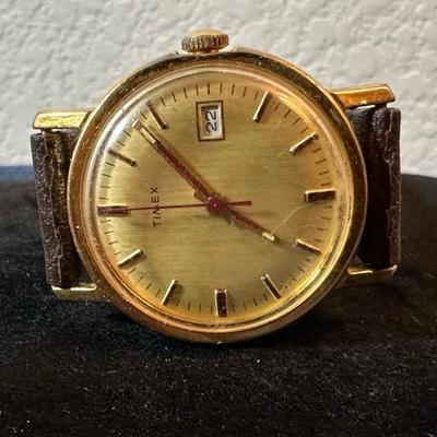 Lot 151 two Timex menâ€™s wrist watches