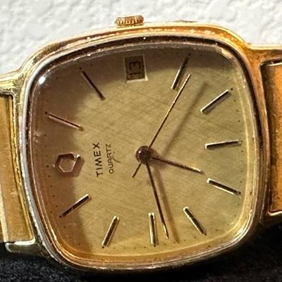 Lot 151 two Timex menâ€™s wrist watches