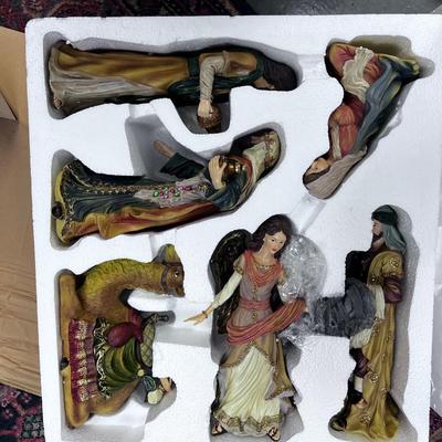 Kirkland Nativity  14 Piece Set in Original Box