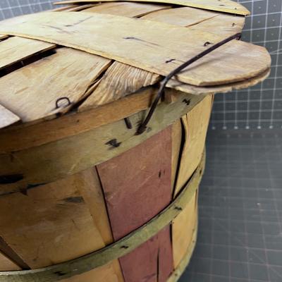 Bushell Basket with Lid. 