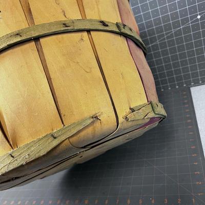 Bushell Basket with Lid. 
