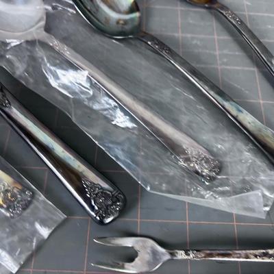 W.M. Rogers, Plated Serving & Carving Set, Pattern: Spring Charm Pattern. 