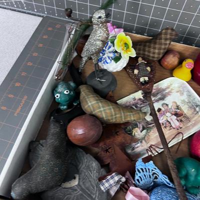 TRAY of Do Da's: Candle, Flower, Apple, Frog 