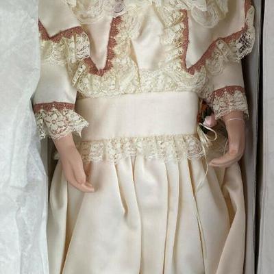  WORLD GALLERY NORMA RAMBAUD LARGE PORCELAIN DOLL LUSETT 