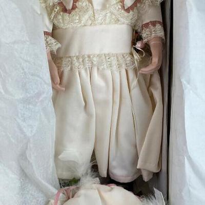  WORLD GALLERY NORMA RAMBAUD LARGE PORCELAIN DOLL LUSETT 