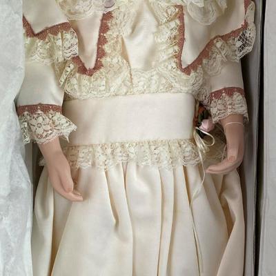  WORLD GALLERY NORMA RAMBAUD LARGE PORCELAIN DOLL LUSETT 