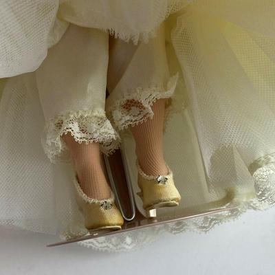  MADAME ALEXANDER EMPRESS ELISABETH DOLL 1991 ROYAL SERIES