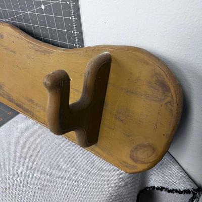 Scalloped Board with Racks 