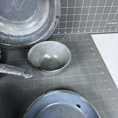 Gray Graniteware (Metal 5 Pieces) Cups and Bowls