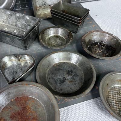 Vintage Pie and Cake Tins 