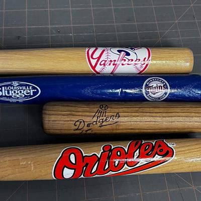 4 Mini Souvenir Baseball Bats 