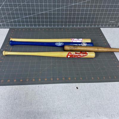 4 Mini Souvenir Baseball Bats 