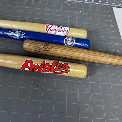 4 Mini Souvenir Baseball Bats 