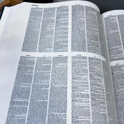 Compact Edition of the Oxford English Dictionary in 2 Volumes