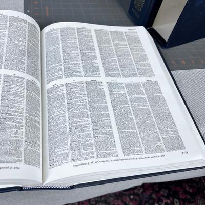 Compact Edition of the Oxford English Dictionary in 2 Volumes