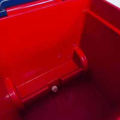 Igloo Box Cooler on Wheels with Handle