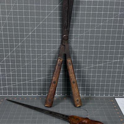 Antique Loppers & Saw