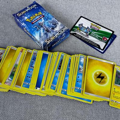 PokÃ©mon (2017 ) Sun and Moon Set with Original Box 