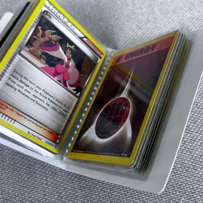 PokÃ©mon Set in a Collectors Book (90's )