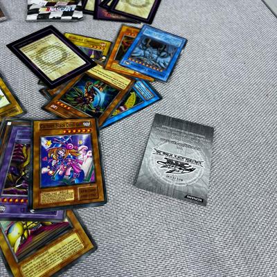 Mixed Lot of Cards Yu Gi Oh! , Street Fighter,  