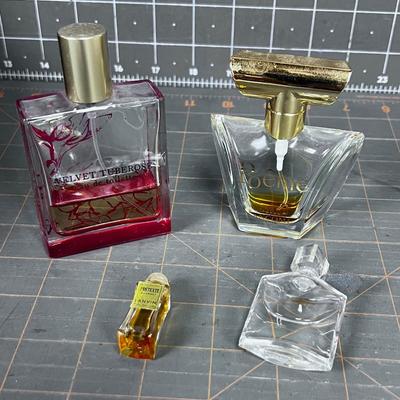 4 Little Perfume Bottles. 