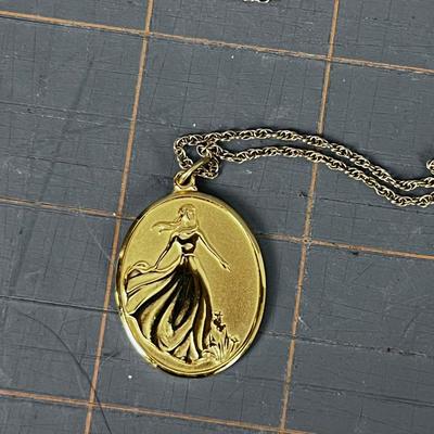 LDS Woman Pendant necklace 