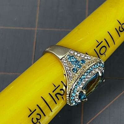 Very Sparkly Aqua Marine CUTE Oval