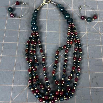 Hoop Earing and Necklace Natural Stone VERY dark Green and Maroon