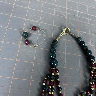 Hoop Earing and Necklace Natural Stone VERY dark Green and Maroon