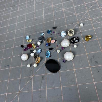 Pile of LOOSE Cabochons and Stones