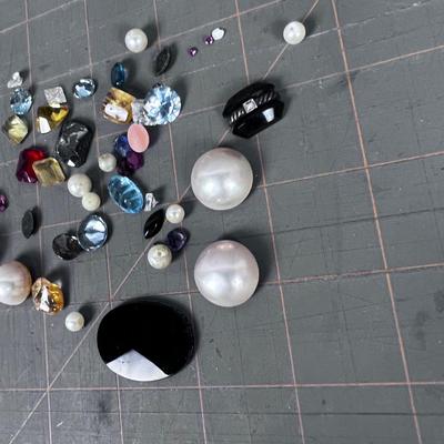 Pile of LOOSE Cabochons and Stones