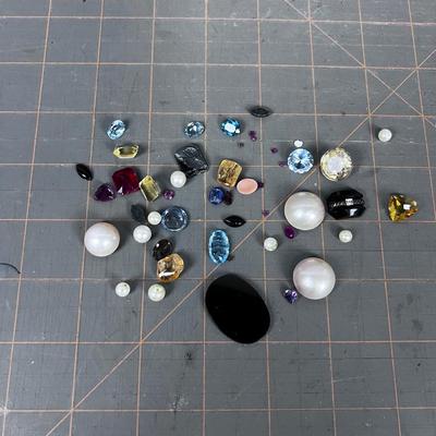 Pile of LOOSE Cabochons and Stones