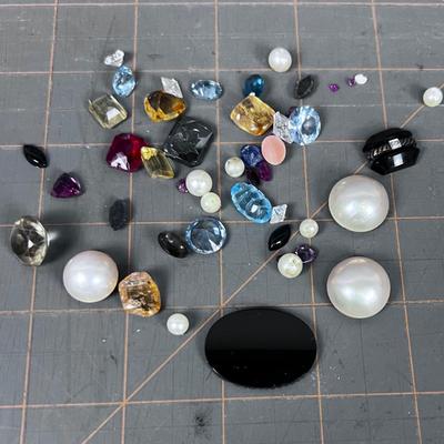 Pile of LOOSE Cabochons and Stones