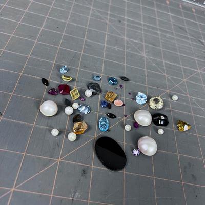 Pile of LOOSE Cabochons and Stones