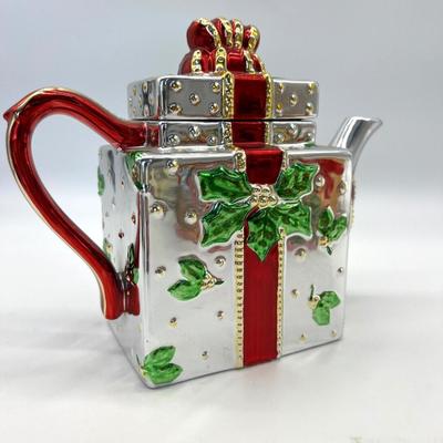 6 Christmas Tea Pot Lot