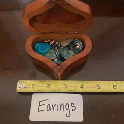 LOT 115 OLD WOODEN BOX WITH EARINGS IN IT