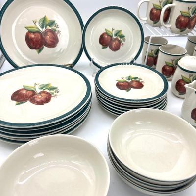 CHINA PEARL Stoneware Casuals APPLES