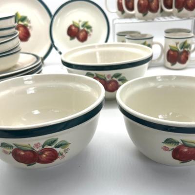 CHINA PEARL Stoneware Casuals APPLES