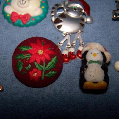 LOT 54  GREAT COLLECTABLE CHRISTMAS PINS  JJ/AJC/HALLMARK