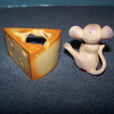 LOT 67  WONDERFUL VINTAGE SALT/PEPPER SHAKERS MOUSE&CHEESE/SQUIRREL&NUTS/plus
