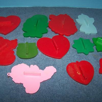 LOT 73  WONDERFUL COLLECTABLE HALLMARK COOKIE CUTTERS CHRISTMAS & VALENTINE'S