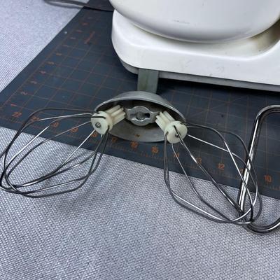 Bosch Mixer with Dough Hook & Beaters Included. 